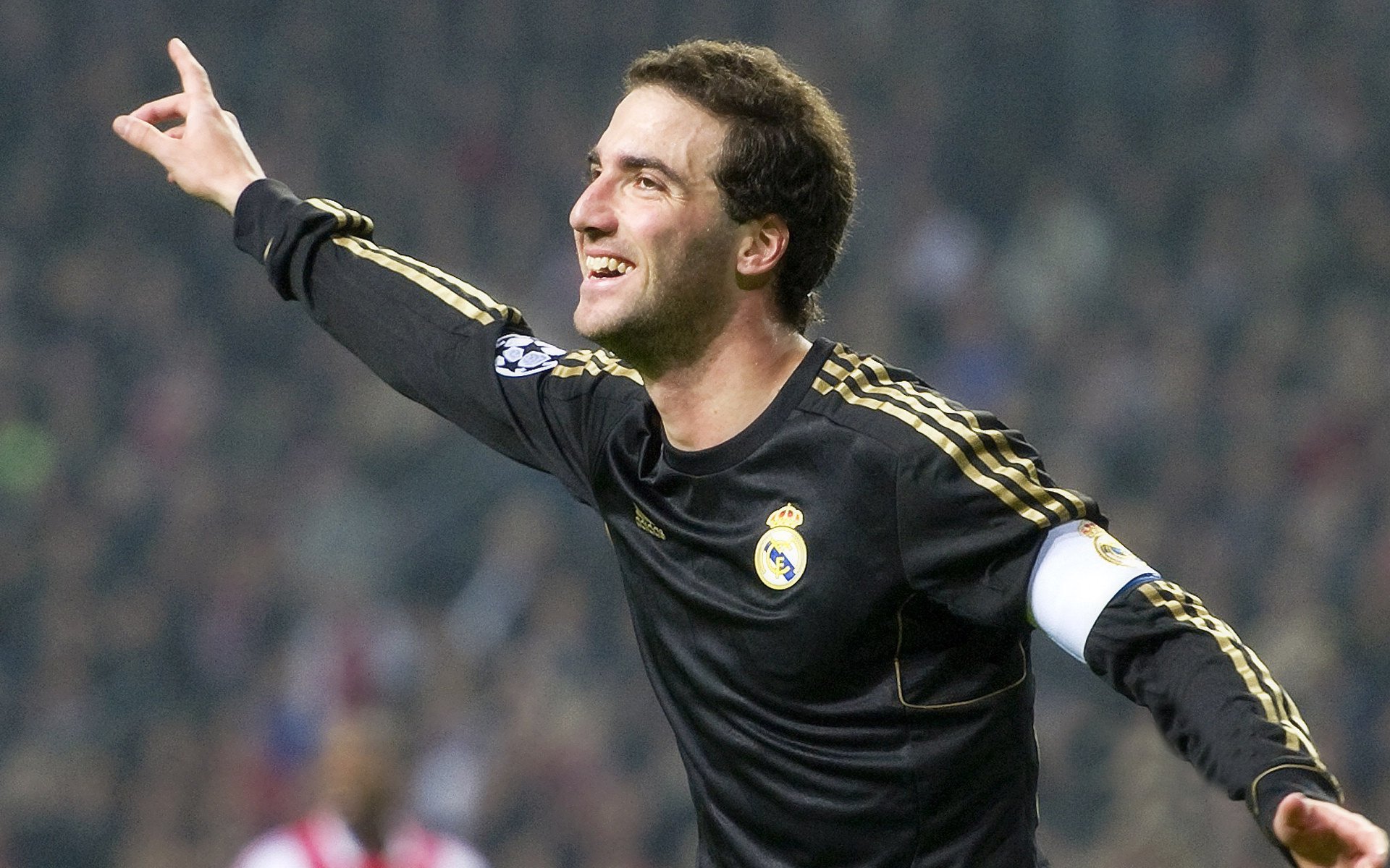 卡塞米罗刷新纪录之夜,比利亚雷亚尔力克莱比锡红牛展现欧战新格局