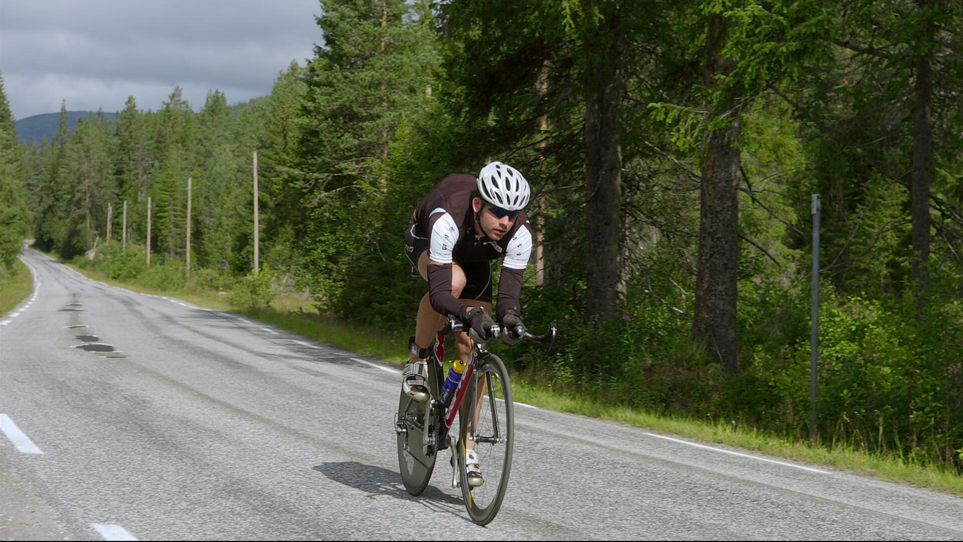 福建队鏖战爵士,东契奇统治全场,一场跨越篮球次元的对话